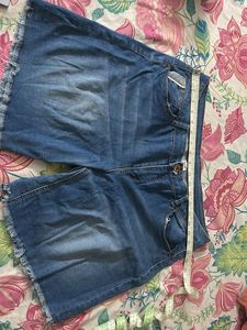Strechable Shorts Which Fits Upto 38 Waist