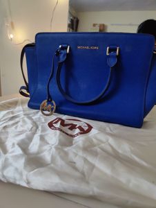 Auth MK Selma leather crossbody bag