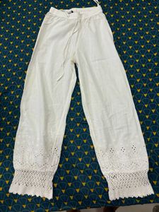 WHITE PANTS/PLAZOO