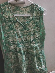 Green Patterned Sleeveless Blouse