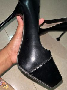 Ask Before Buy Black Leather Stellitos