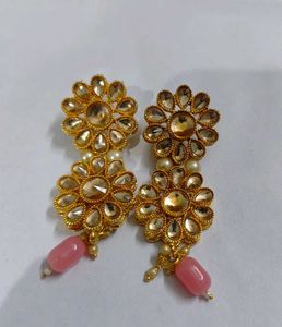 Elegant Pearl Blossom Neckpiece