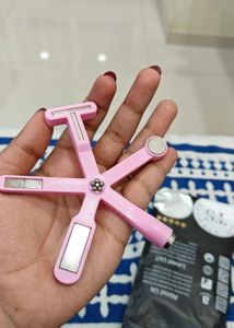 Magnetic nail polish and magnet