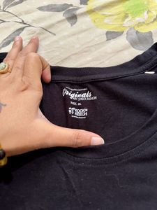 Black Cotton Tee For A Stylish Look