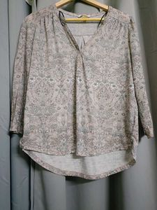 H&amp;M V-neck Top 🌺