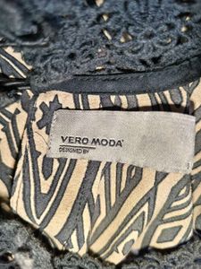 Size Small Elegant Lace Top