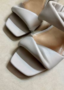 H&amp;M Beige Heeled Mules size 39