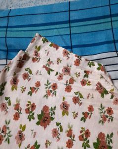 White Floral Print Crop Top Women&#39;s Tshirt 🌸🤍