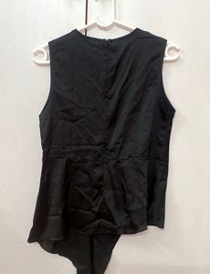 Black Sleeveless Top with pearl Details😍