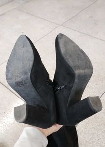 Stylish Black Thigh High Boots