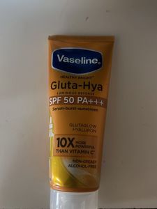 Vaseline Gluta-hya SPF 50 PA+++