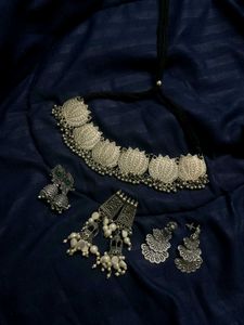 Silver Tone Necklace &amp; Earring Set 3 earrings