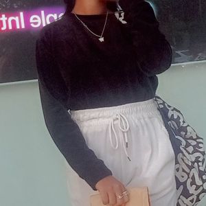Comfy Black Sweatshirt