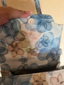 FLOWER PRINT SLING BAG