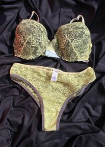 Bra &amp; Panty Set 👙