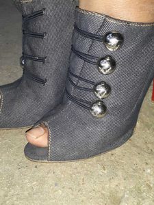 Christian Louis vuitton Dark Denim heels 👠