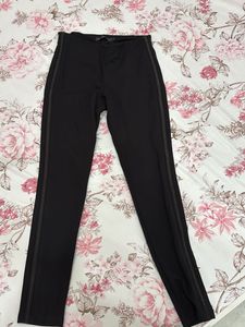 BLACK JEGGINGS IN L SIZE