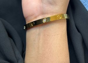 Anti tarnish love cartier bracelet (golden)
