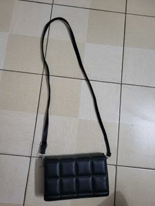 Savana Quilted Black Sling Bag