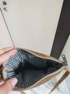 Sling Bag With 3 Storage Pockets