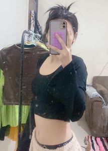 Black Long Sleeve Crop Top