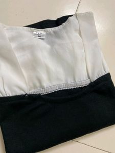 Beautiful Unique Top ❤️🖤🤍❤️