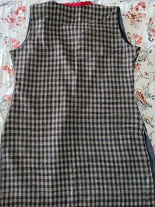 Checkered Sleeveless Coat