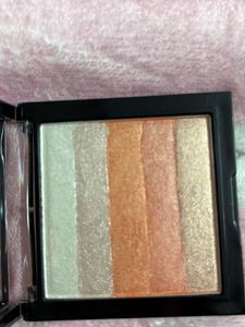 Colors Queen Glam Highlighter