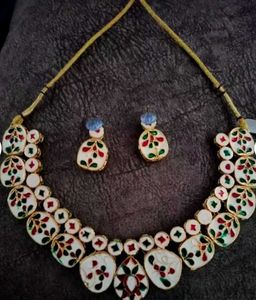 Elegant Kundan Necklace Set