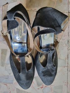 PRICE DROP!! Perfect Cocktail Black Heels