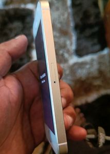 Apple iPhone SE 64 GB