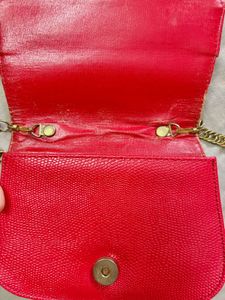 FERRAGAMO SLING BAG ✨