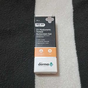 The Derma Co 1% Hyaluronic Tinted Sunscreen Gel