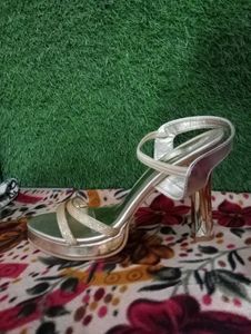 Women&#39;s Golden Block Heels