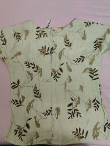 T-Shirt Totally NEW PIECE
