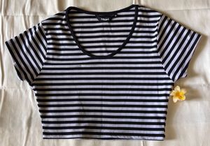 WESTSIDE NUON BLACK AND WHITE STRIPED  CROPTOP🖤