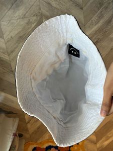 Reversible bucket hat
