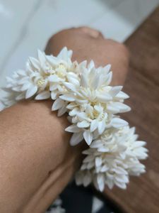 White Flower Garland