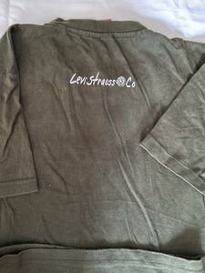 Boys XS Levis Half Sleeves T Shirt Olive Green