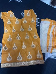 Mixed Clothing Bundle of 4 women items