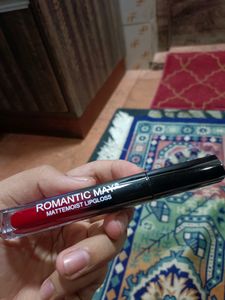 Romantic May Dark Red Lipgloss