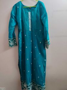 this embroidery suit looks nice on you 🤗🤗🤗