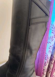 Trndy Black Leather Boots