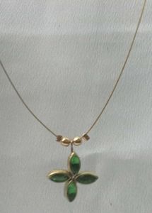 Green Floral Pendant Necklace