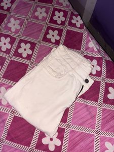 White Straight Leg mon-fit Jeans 👖❤️