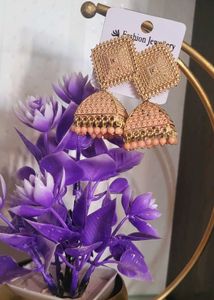 Elegant Peach And Gold Earing