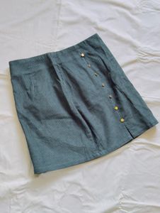 Short Skirt With Zip Closure