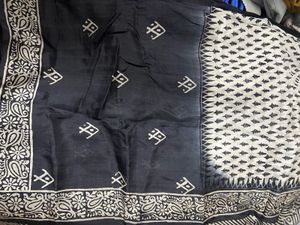 Elegant Black &amp; White used Pure Silk Saree