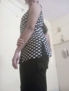 Sleeveless Black &amp; White Top