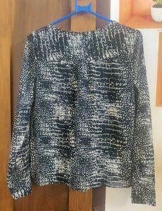 WOMEN&#39;S PRINTED RUFFLE TOP